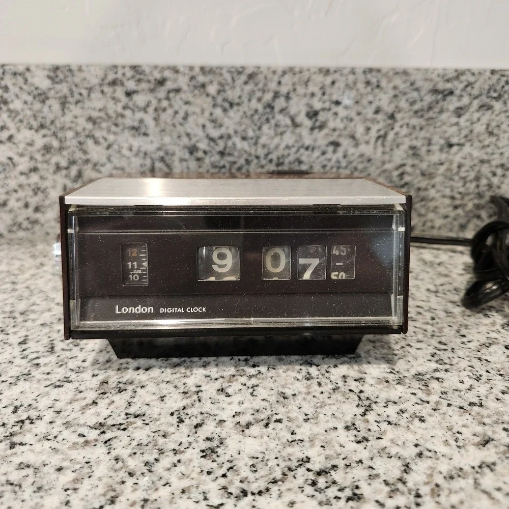 Vintage London Time Ltd Model 020 Flip Clock Woodgrain Silver 1970s Japan Tested